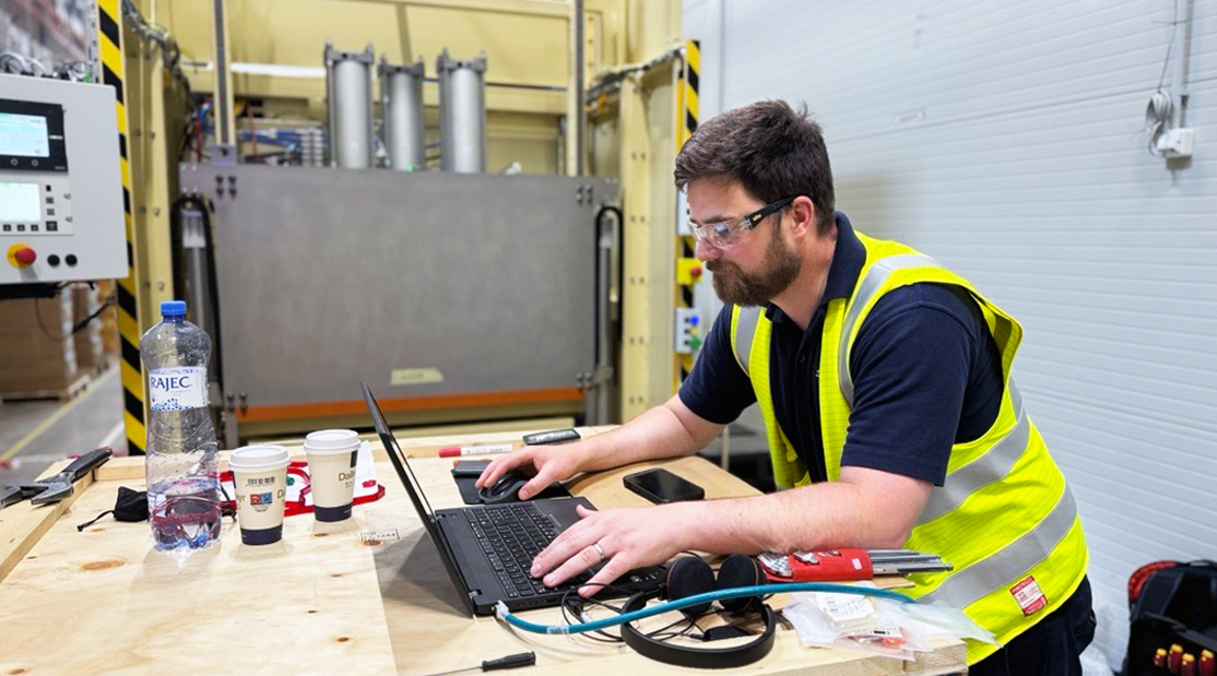 It’s installation and commissioning time for a series of hard vacuum helium leak testing systems built for testing electrical box subassemblies for a global automotive parts producer, for one of its manufacturing facilities in the Czech Republic.
